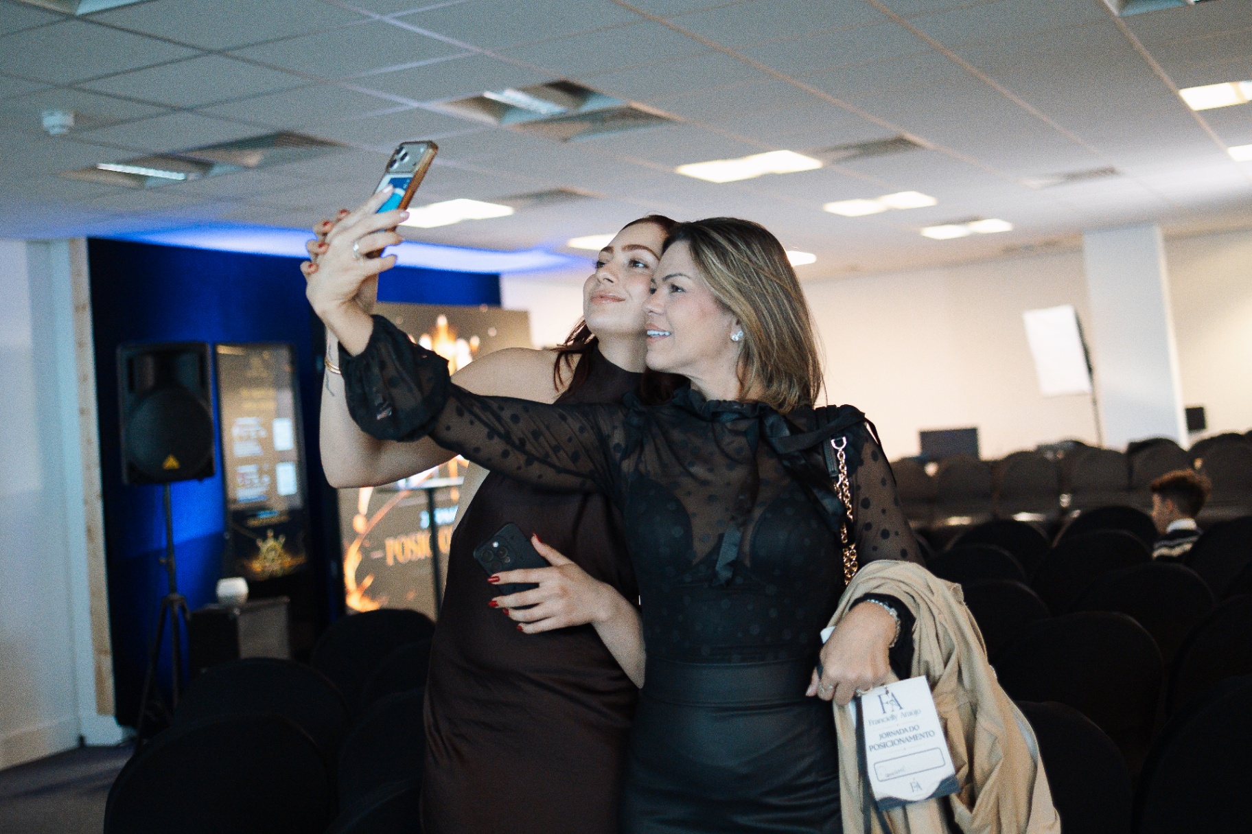Selfie de duas participantes após a mentoria
